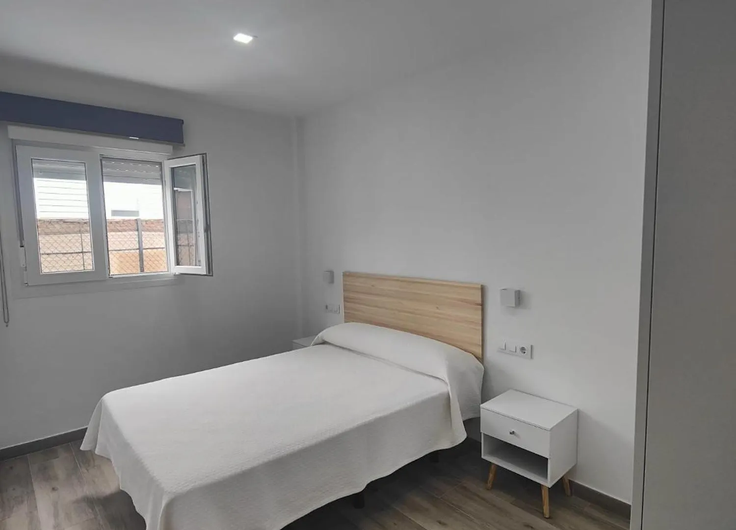 Apartamentos Bolonia - M A N U E L A