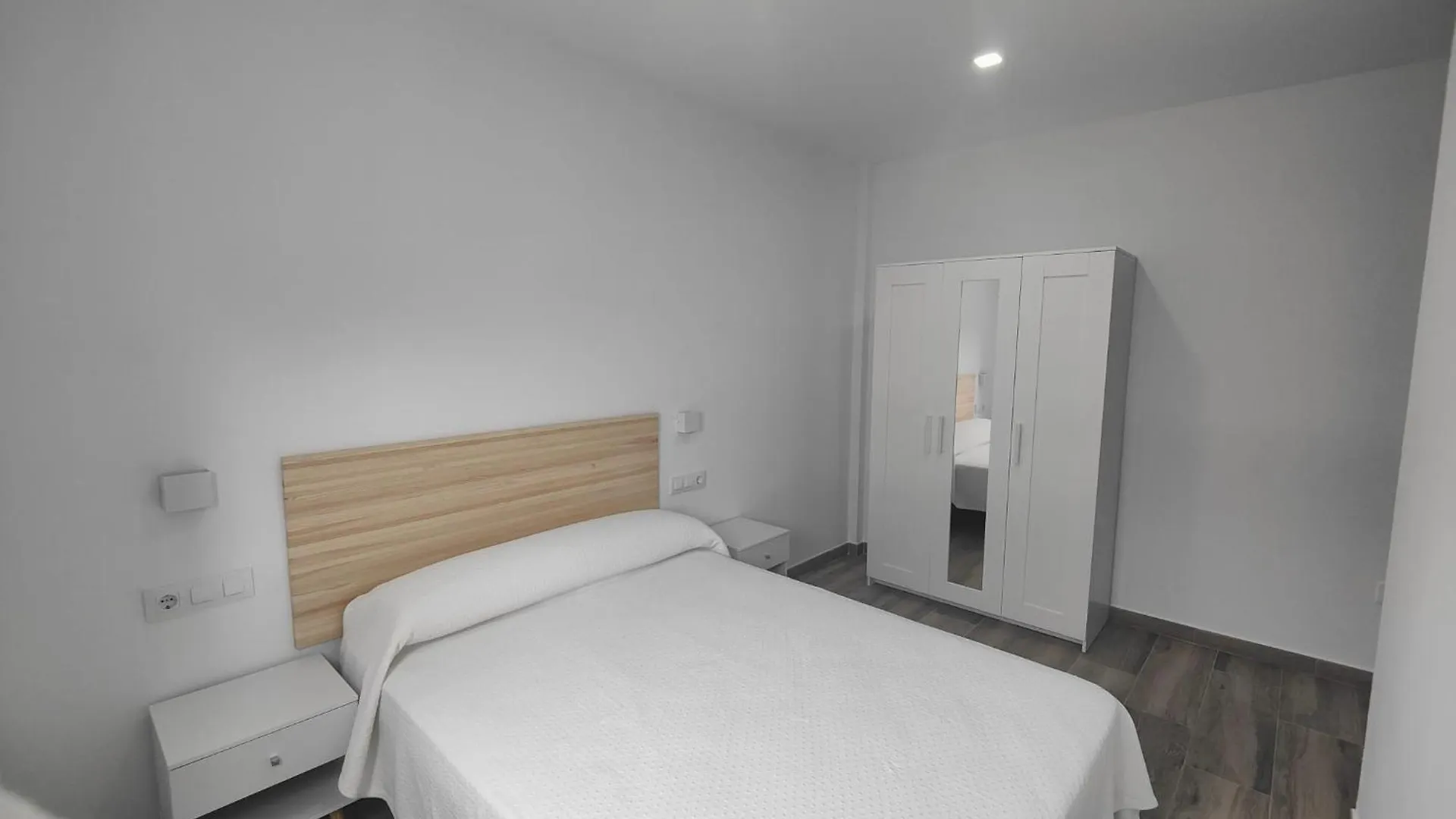 Apartamentos Bolonia - M A N U E L A